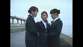 3 Japon Lezbiyen Havayolu Hostes Kız Öpüşme!
