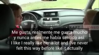 Lesbisk stedmor går til for hende og straffer hende sandsynligvis forkert undertekstet på spansk
