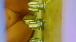 Руб даб даб: сперма и сквирт в ванне