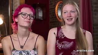 Ersties: Junge Deutsche Amateur-Girls Beim Spielen